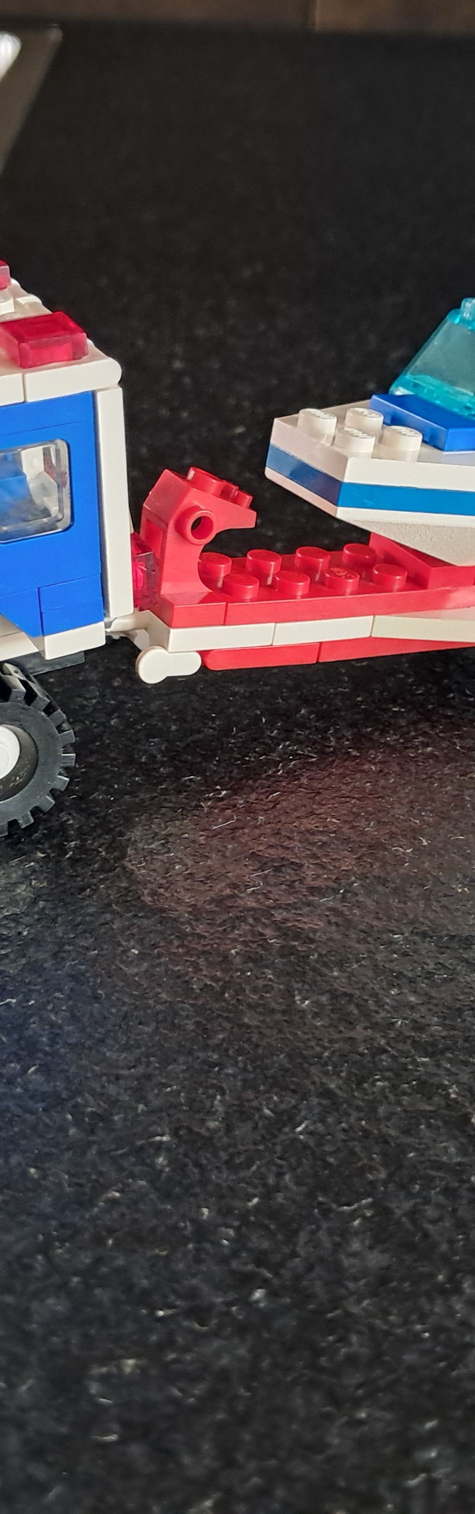 LEGO Town 6698 RV with Speedboat (1985) — LEGO te koop op BrickVillage