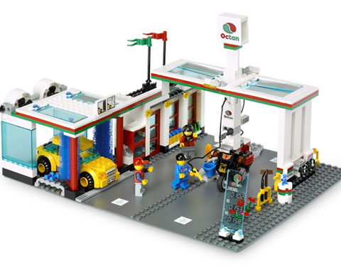 LEGO 7993 Service Station With instructions and box