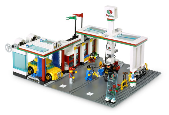 LEGO 7993 Service Station With instructions and box — LEGO te koop op BrickVillage
