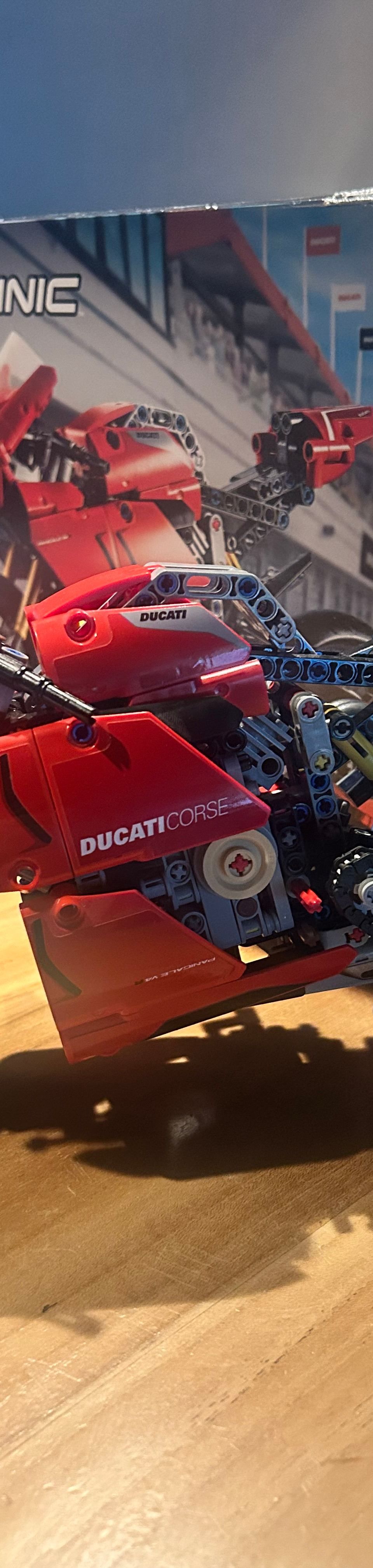 Ducati Panigale V4 R — LEGO te koop op BrickVillage