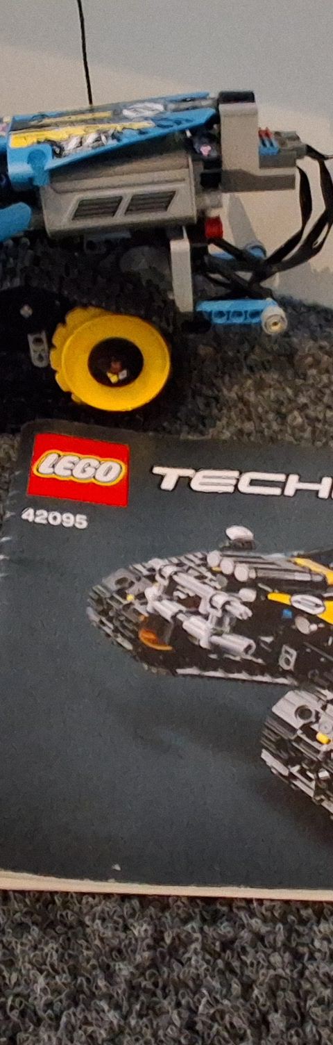 LEGO Technic 42095 op afstand bestuurbare stuntracer - Compleet