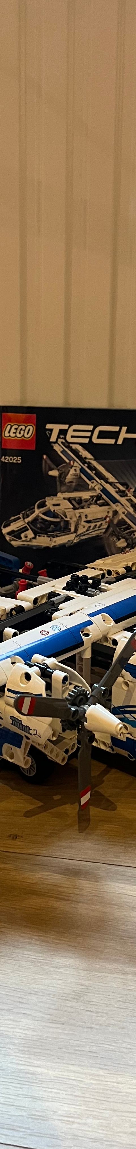 Lego Technic Cargo Plane 42025